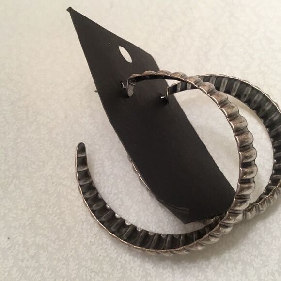 Oversized Silvertone Crinkled Earrings - Picture 6 of 6